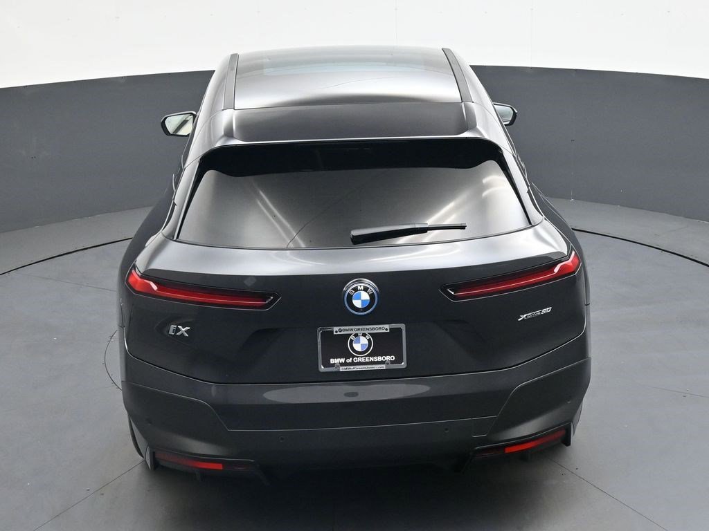 Used 2022 Gray BMW xDrive50 image 19