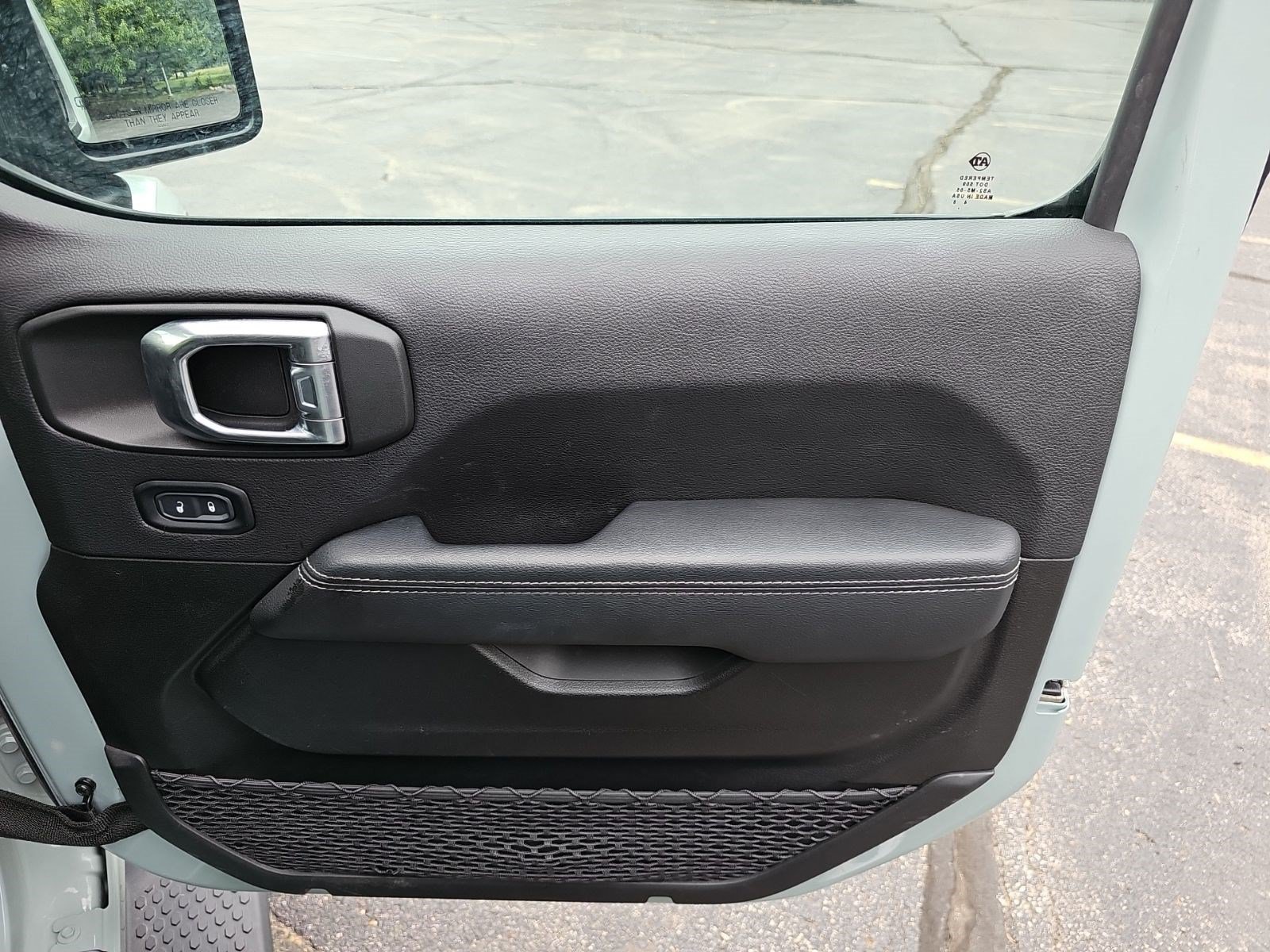 Certified Used 2023 Earl Clearcoat Jeep Sahara image 13