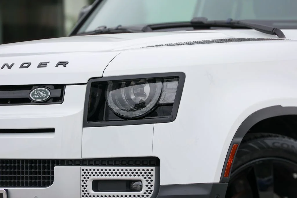 Used 2024 White Land Rover S image 18