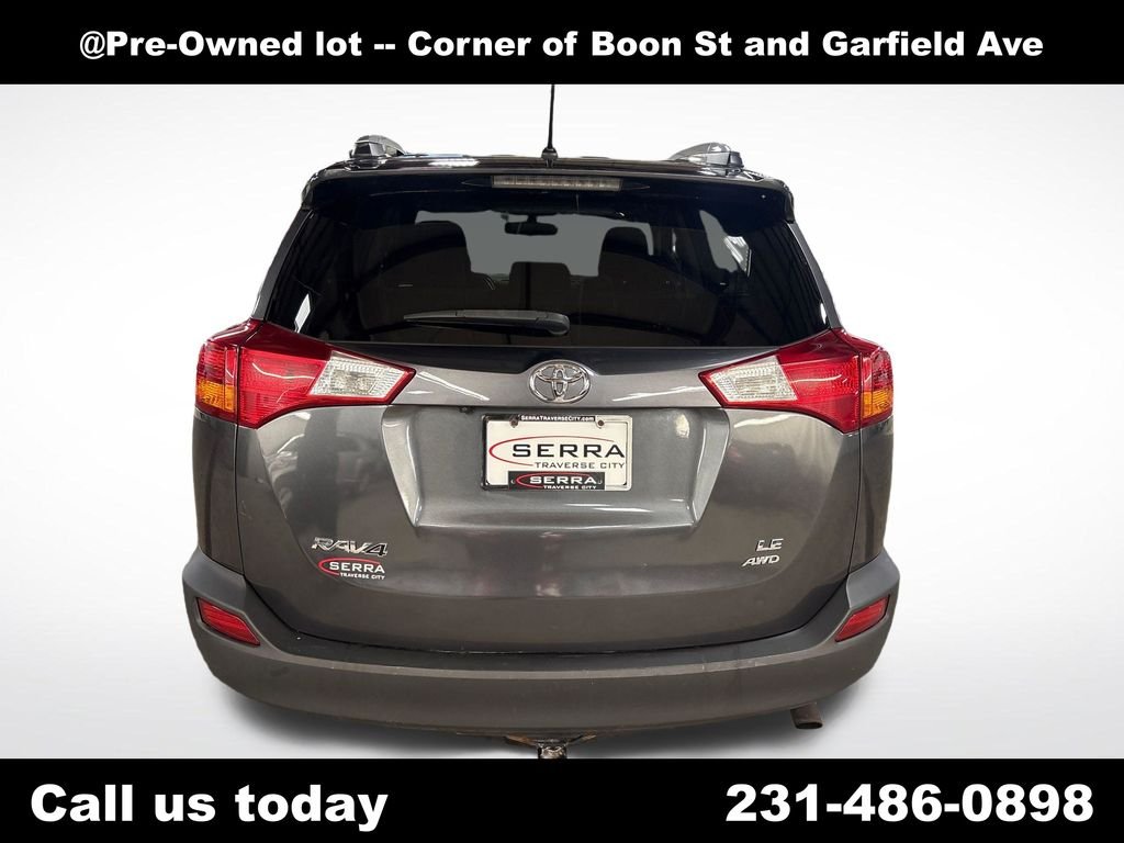 Used 2014 Gray Toyota LE image 4