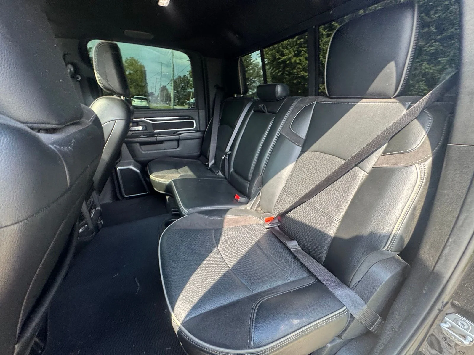 Used 2022 Black Ram Laramie image 27