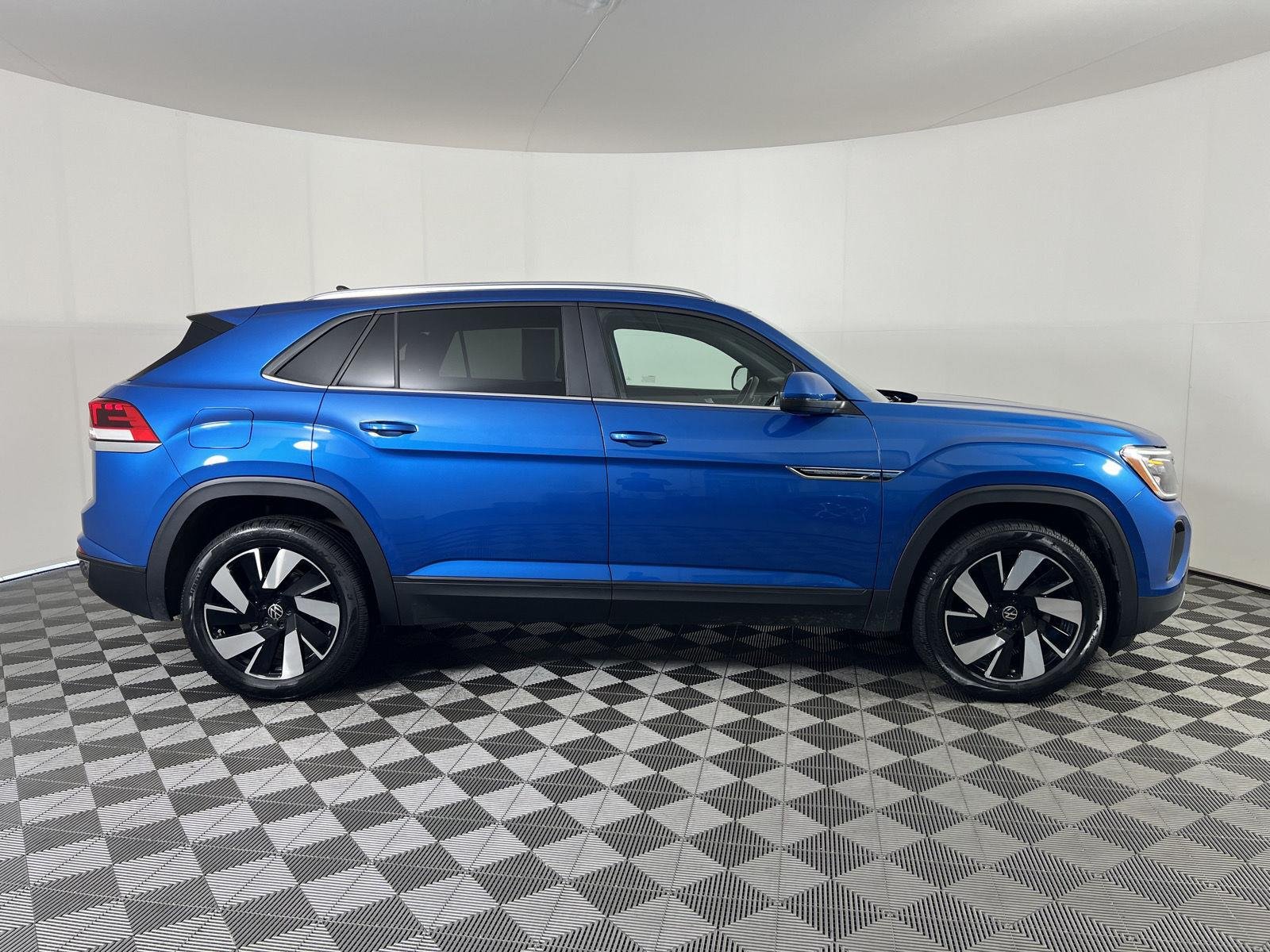 Used 2024 Kingfisher Blue Metallic Volkswagen 2.0T SE w/Technology image 26