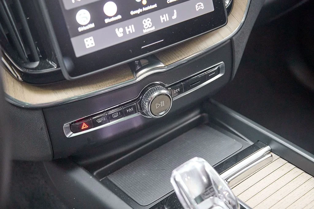 New 2026 Aurora Silver Volvo Plus image 16
