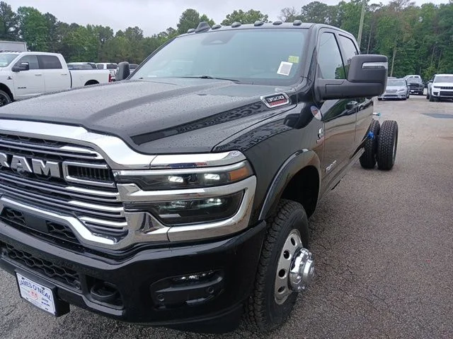 New 2026 Diamond Black Crystal Pearl-Coat Exterior Paint RAM Laramie image 9