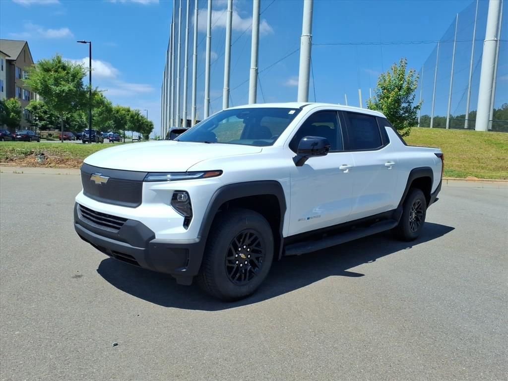 New 2026 Summit White Chevrolet WT - Extended Range image 29