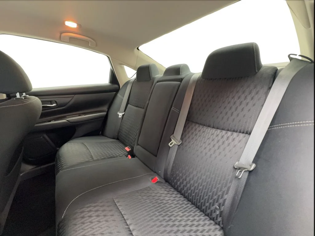 Used 2018 Silver Nissan 2.5 S image 25