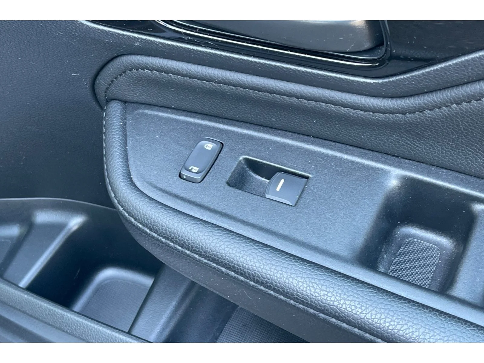 Used 2025 SONIC GRAY PEARL Honda Touring image 23