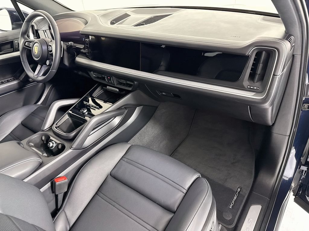 Used 2024  Porsche S image 17
