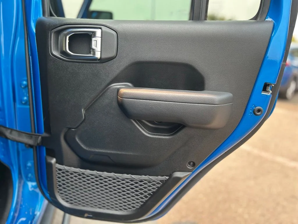 Used 2025 Hydro Blue Pearl Coat Jeep Rubicon image 18