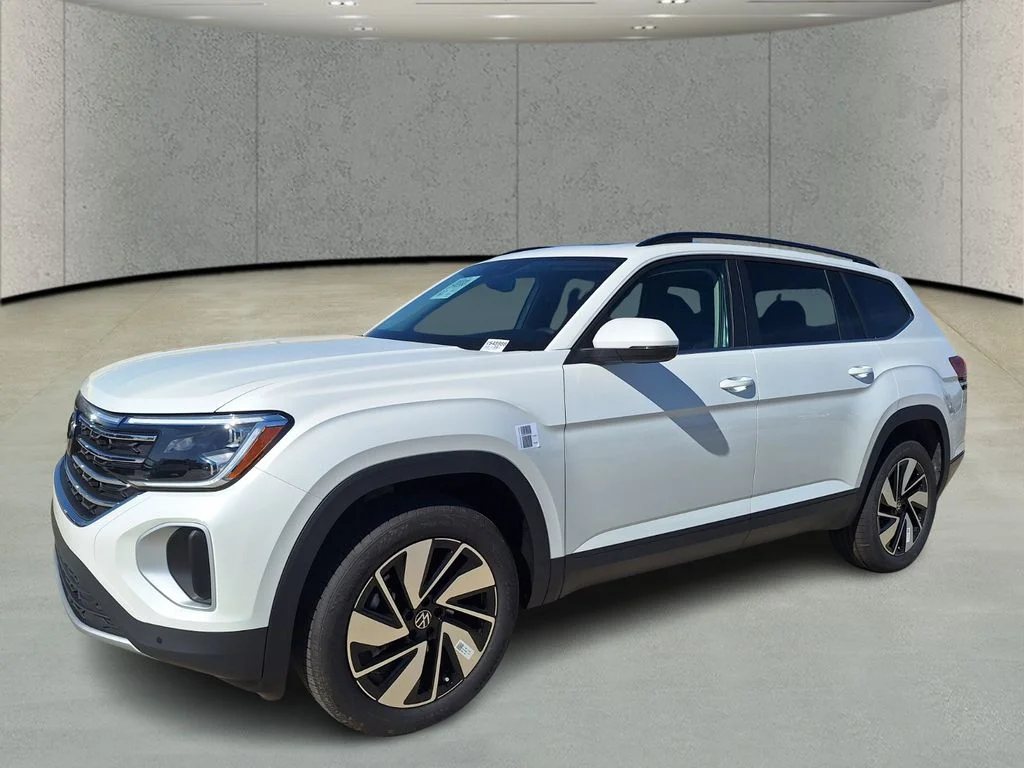 New 2026 White Volkswagen 2.0T SE w/Technology image 9