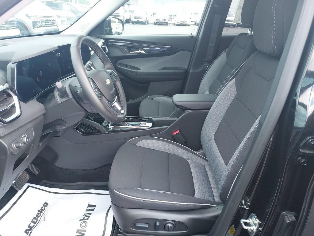 New 2026 Mosaic Black Metallic Chevrolet LT image 12