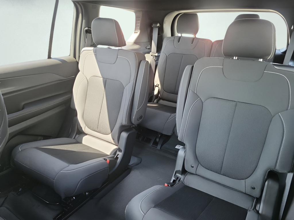 2025 Jeep Grand Cherokee L Laredo - Photo 13