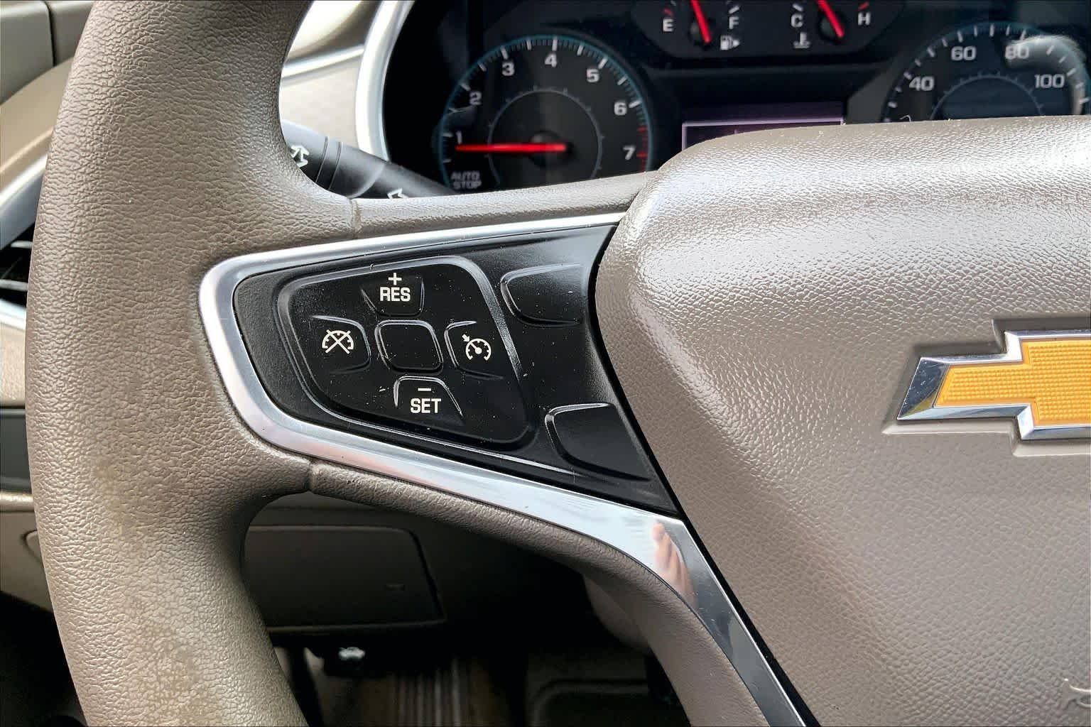 Used 2018 SUMMIT WHITE Chevrolet LT image 24