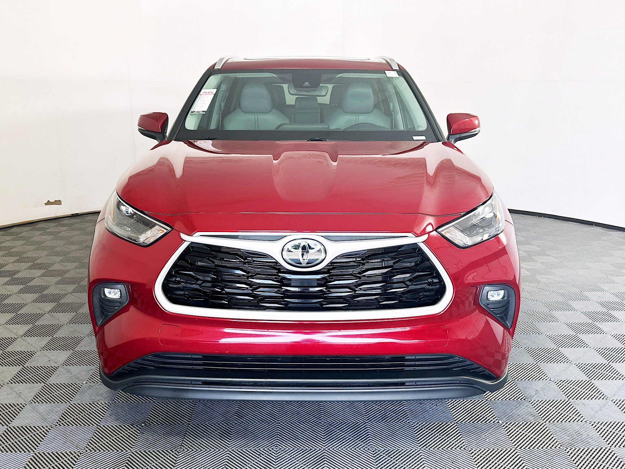 Used 2025 Pearl Toyota Hybrid XLE image 8