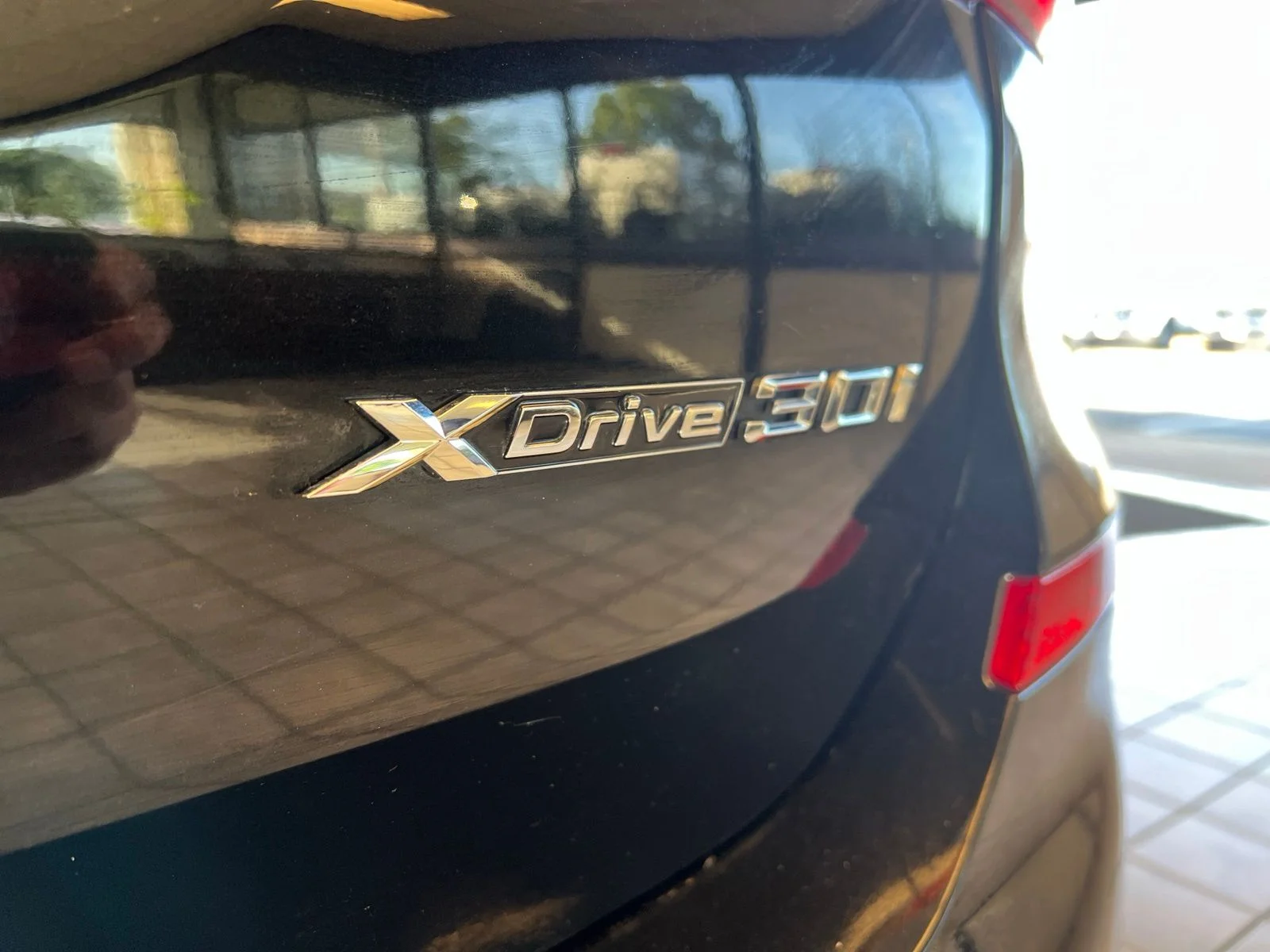 Used 2021 Black Sapphire Metallic BMW xDrive30i image 31