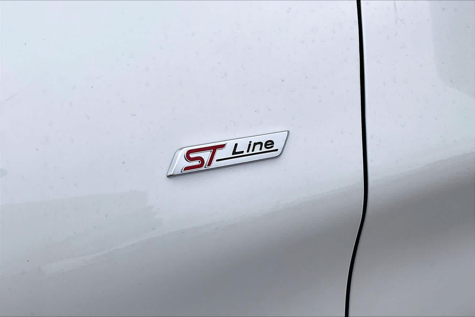 New 2026 Star White Metallic Tri-Coat Ford ST-Line image 15