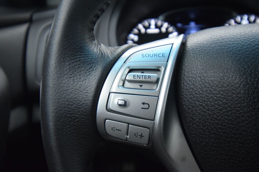 Used 2016 Silver Nissan 2.5 SV image 26