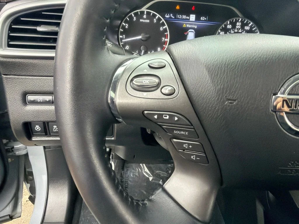 Used 2021 Gray Nissan Platinum image 10