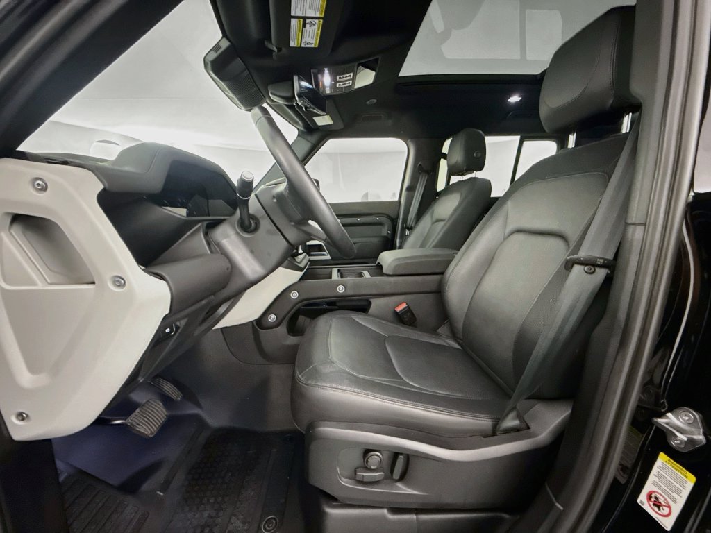 Used 2024 Black Land Rover X-Dynamic SE image 19