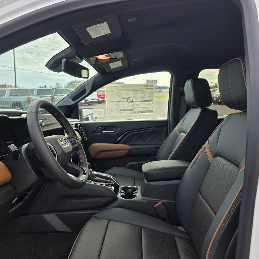 2026 GMC Canyon AT4 - Photo 8