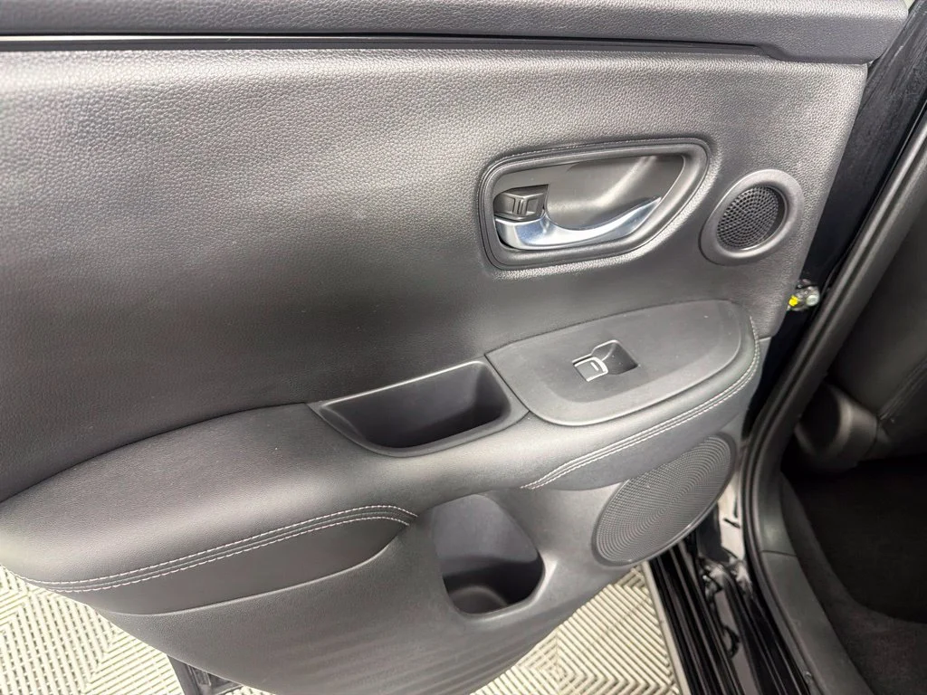 Used 2024 Crystal Black Pearl Honda EX-L image 17