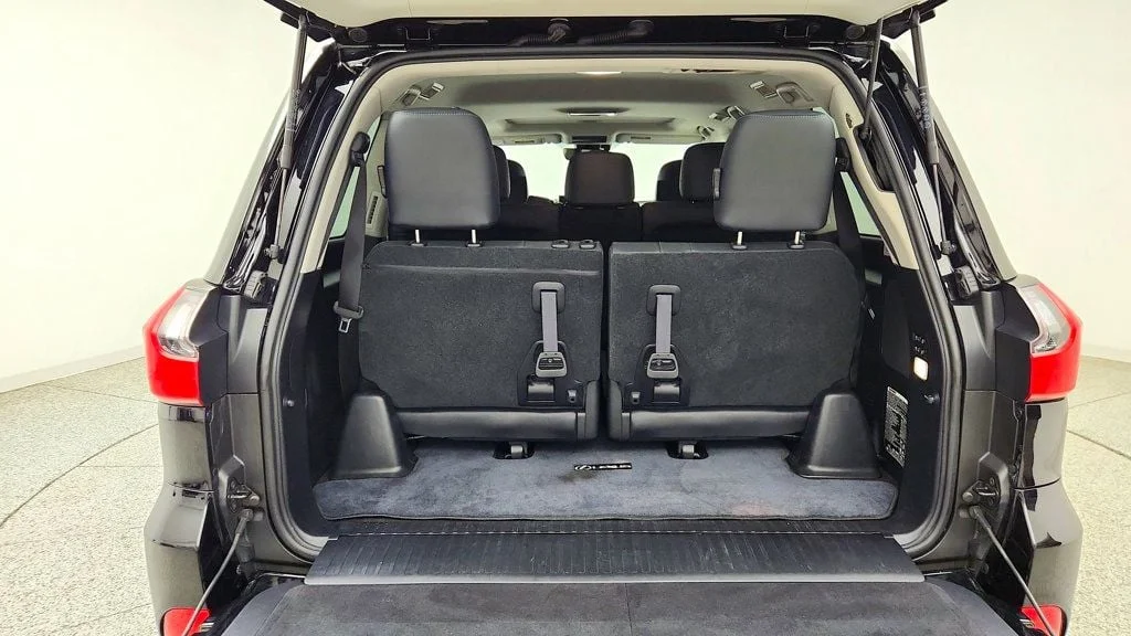 Used 2019 Black Onyx Lexus LX 570 Three Row 4WD w/ Mark Levinson, Rear DVD & Luxury Pkg image 25