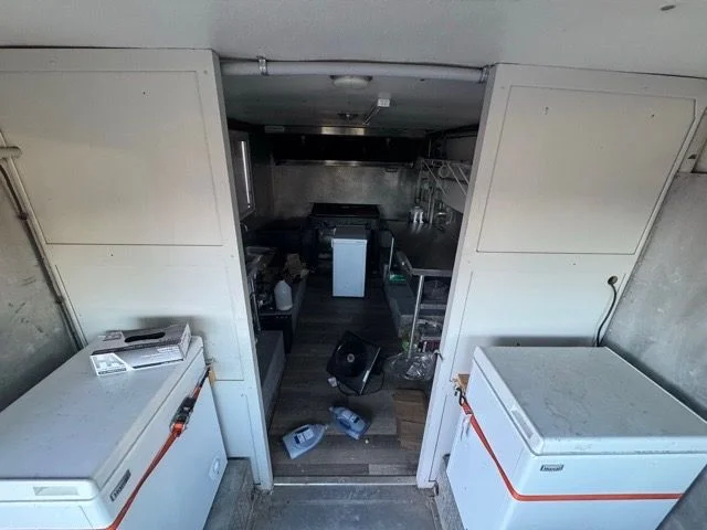Used 1999 Blue Freightliner Walk-In Van image 11