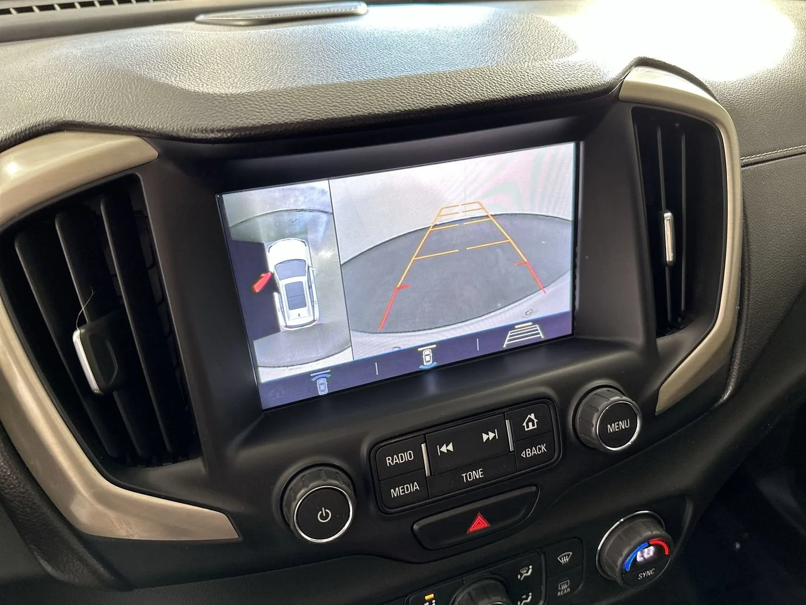 Used 2018 White GMC Denali image 17