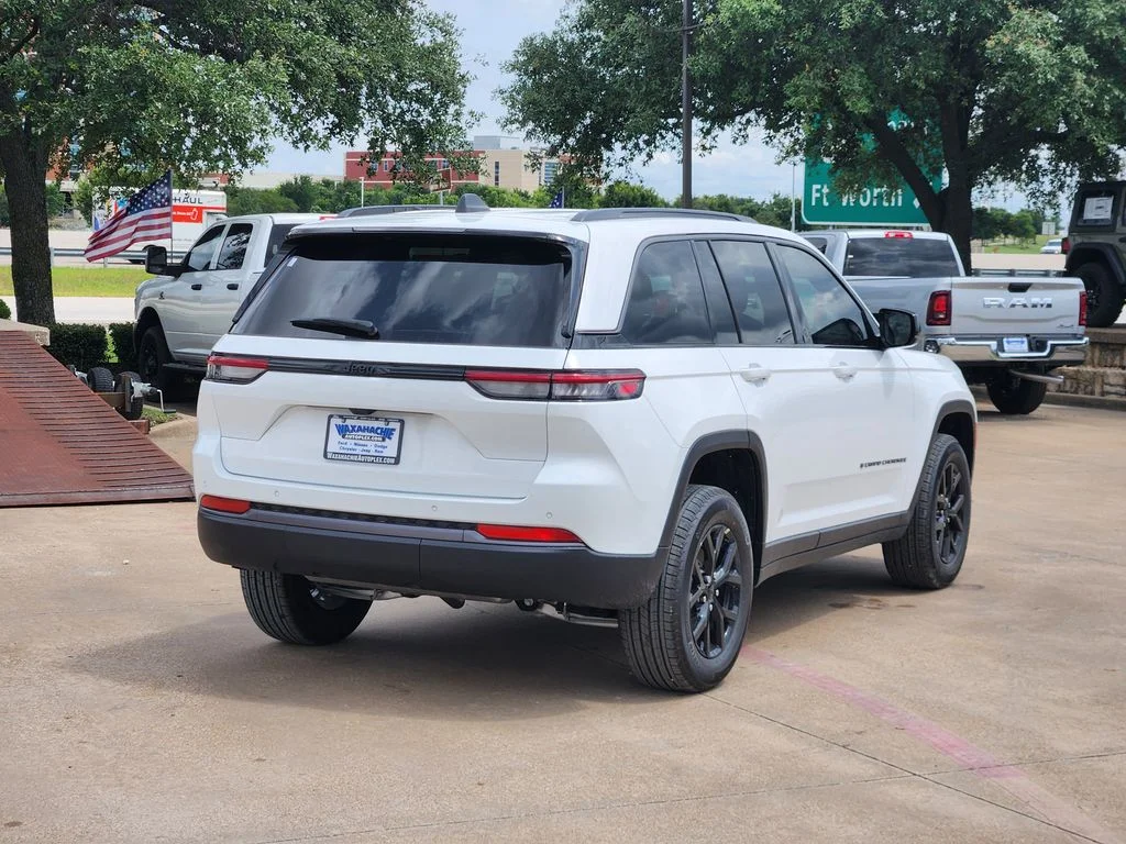 New 2026 Bright White Clear-Coat Exterior Paint Jeep Altitude image 4