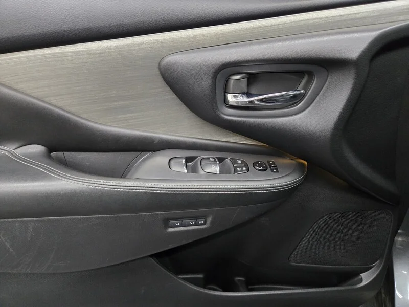 Used 2015 Gun Metallic Nissan Platinum image 14