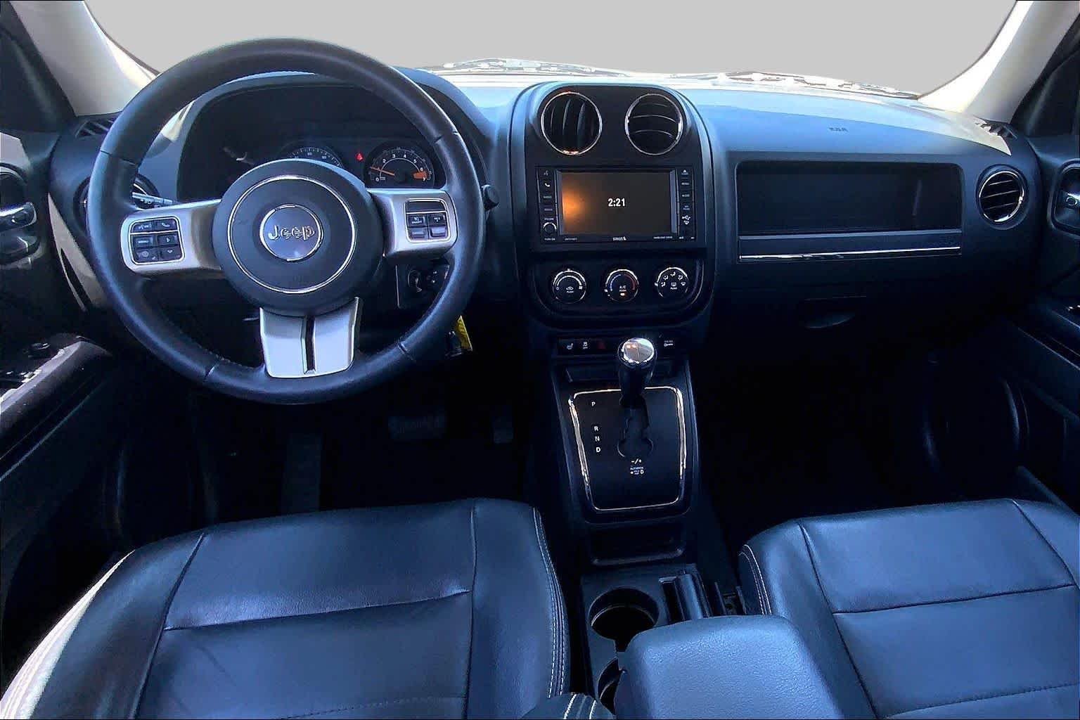 Used 2014 True Blue Pearlcoat Jeep High Altitude image 16
