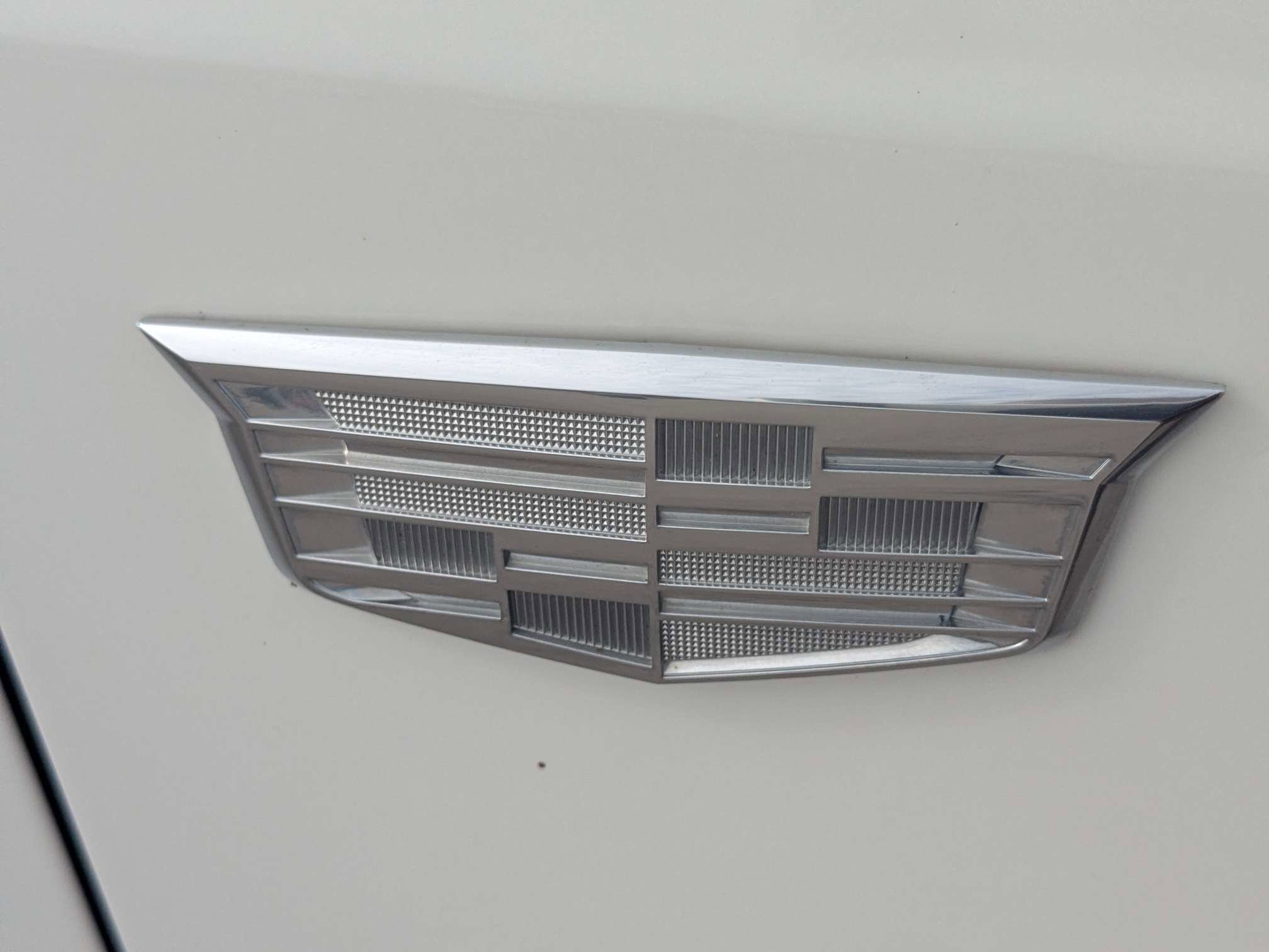 Used 2022 Mary Kay Pearl Tri-Coat Cadillac FWD Premium Luxury image 13