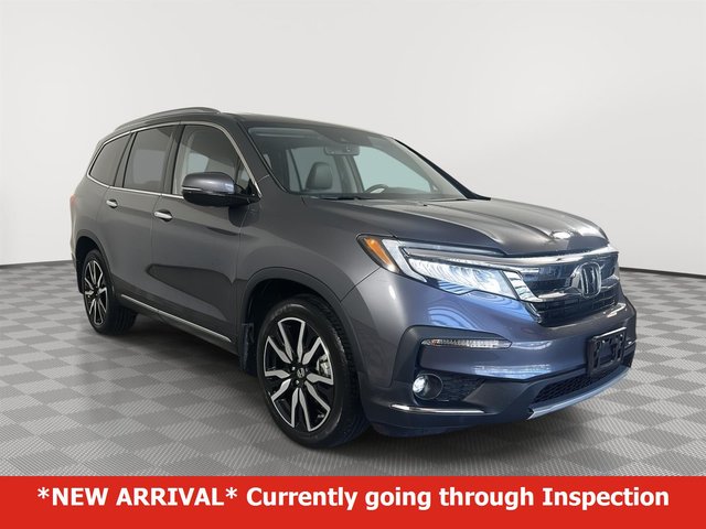 2021 Honda Pilot Touring w/Rear Captain's Chairs