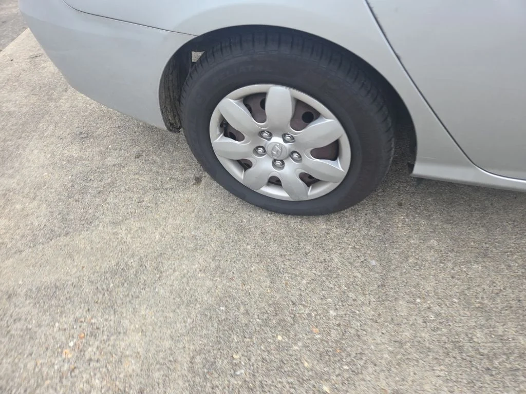 Used 2009 Quicksilver Metallic Hyundai GLS image 15