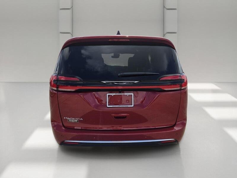 New 2027 Red Hot Pearl-Coat Exterior Paint Chrysler SELECT FWD image 4