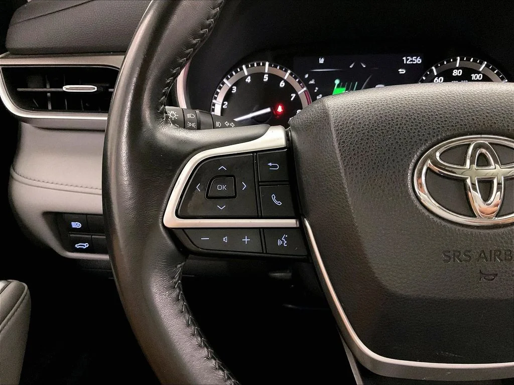 Used 2022 Gray Toyota XLE image 22