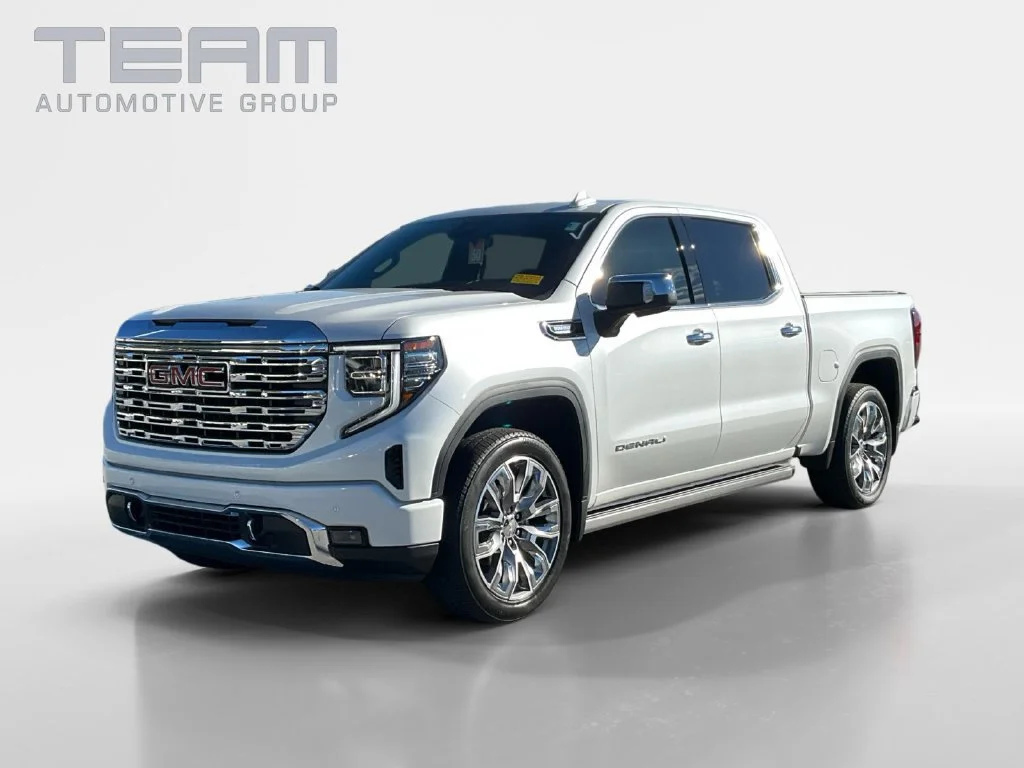 Used 2024 White Frost Tricoat GMC Denali image 3