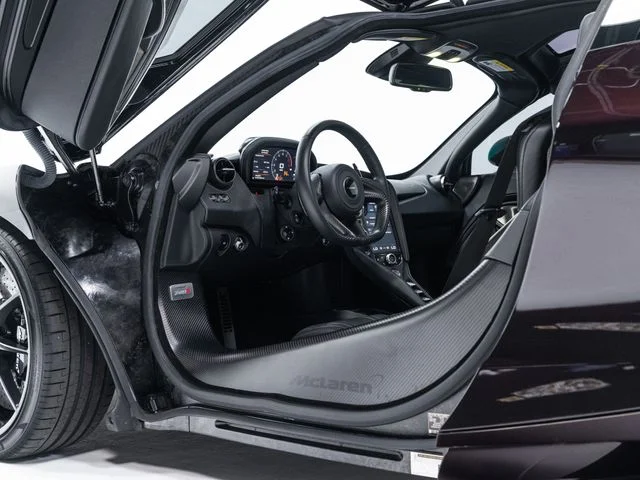 Used 2018 Gray McLaren Base image 13
