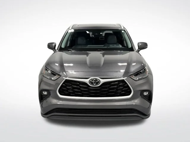 Used 2023 Gray Toyota XLE image 3