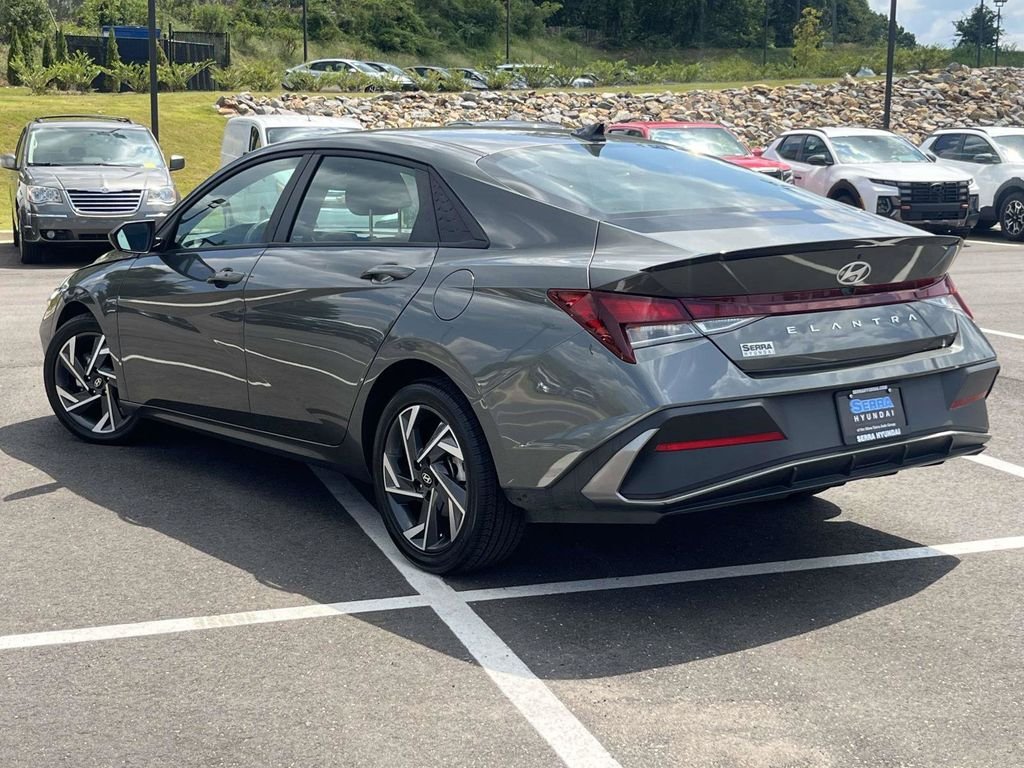 Used 2025 Gray Hyundai SEL Sport image 5