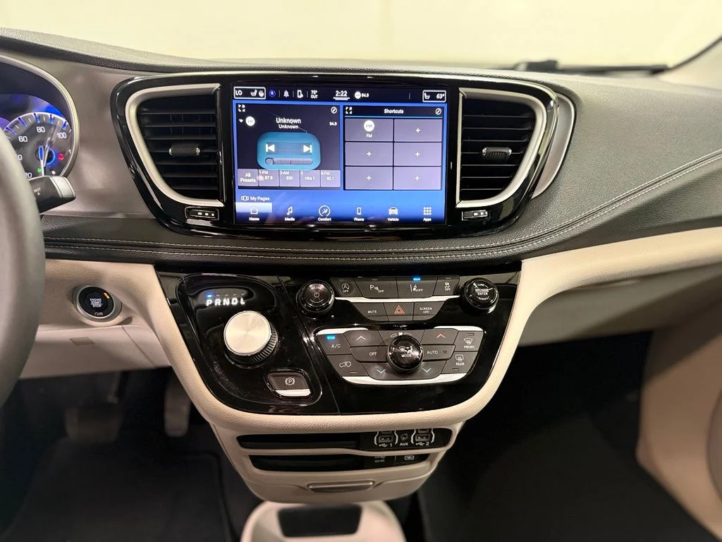 Used 2022 Blue Chrysler Touring L image 17