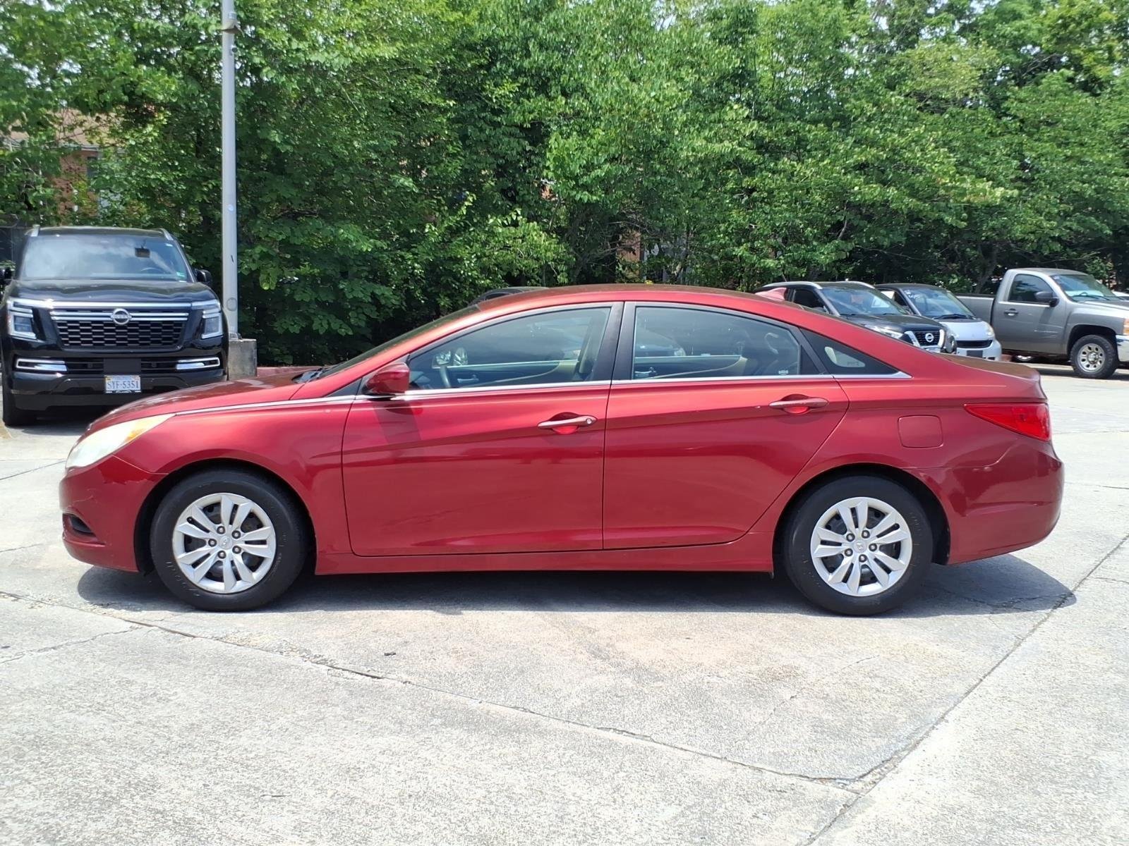 Used 2012 Sparkling Ruby Hyundai GLS PZEV image 3