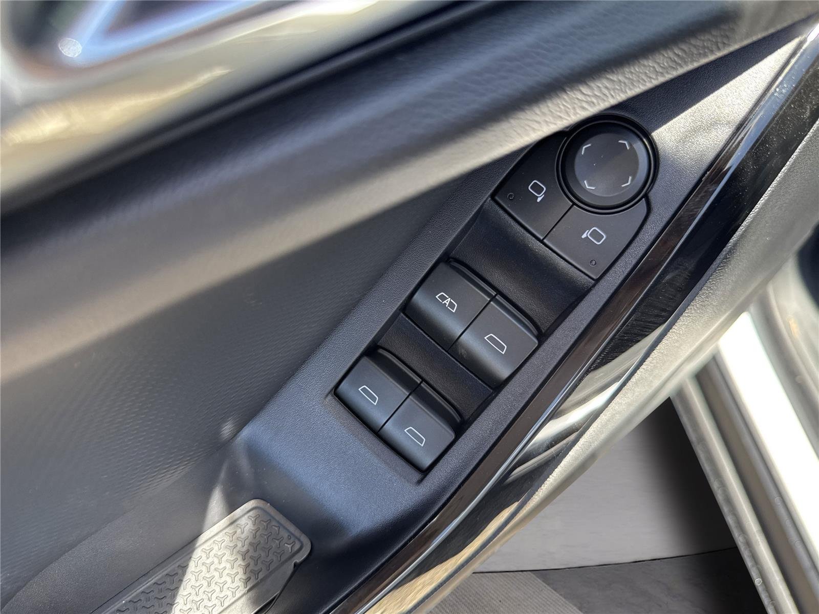 New 2026 Summit White Chevrolet LT image 18