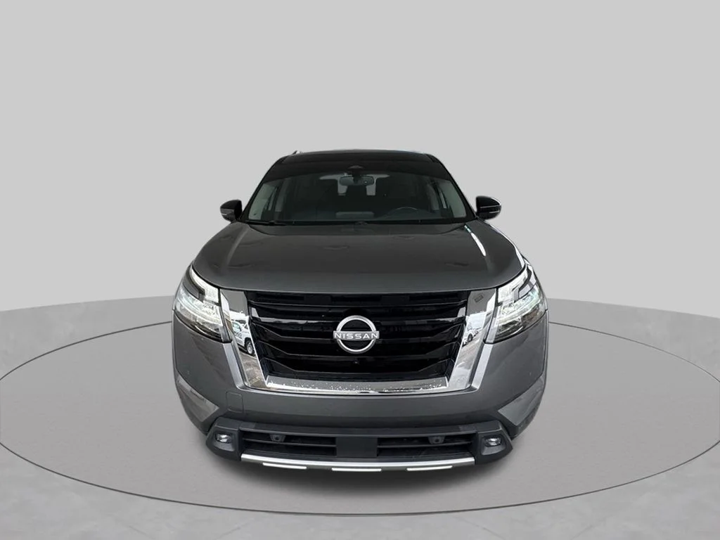 Used 2022 Gray Nissan SL image 3