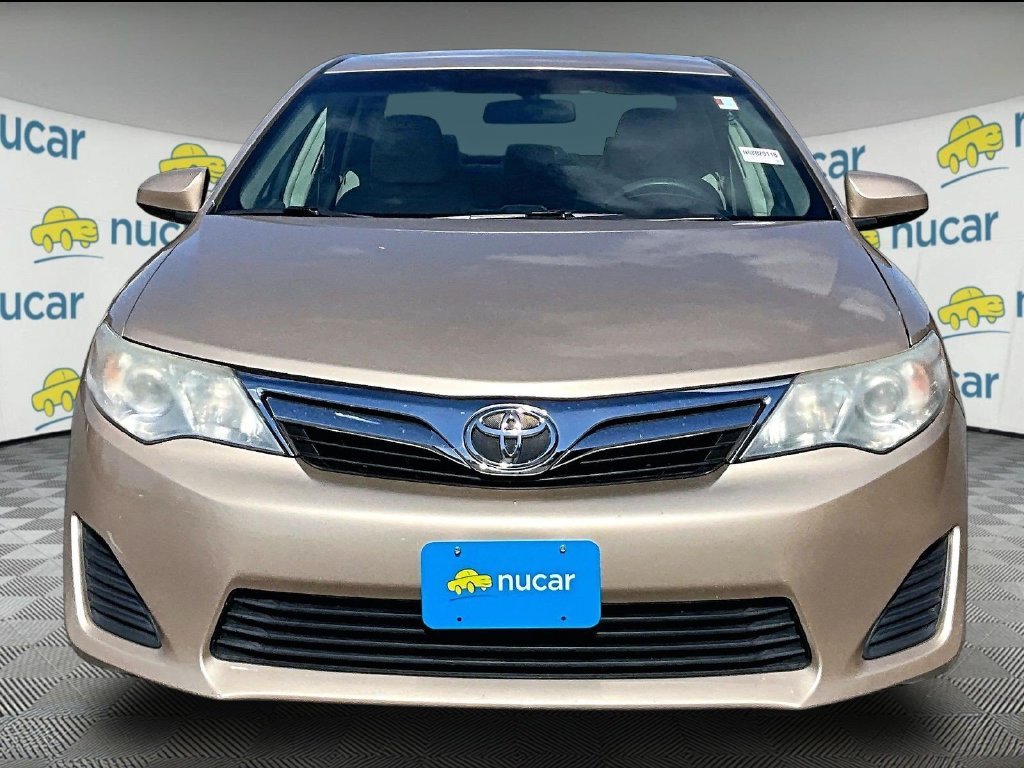 Used 2012  Toyota LE image 2