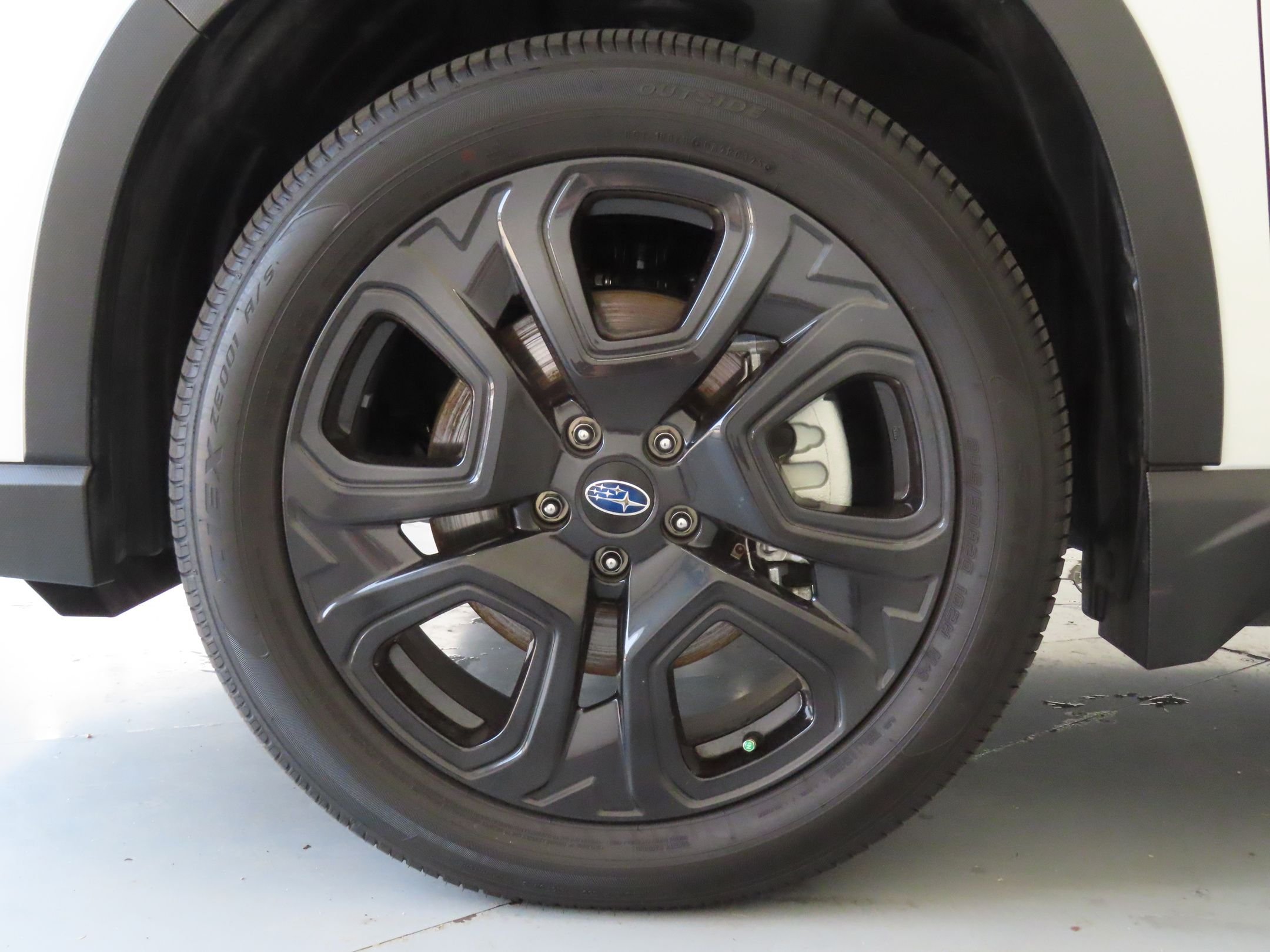 Used 2025 White Subaru Onyx Edition Touring image 29