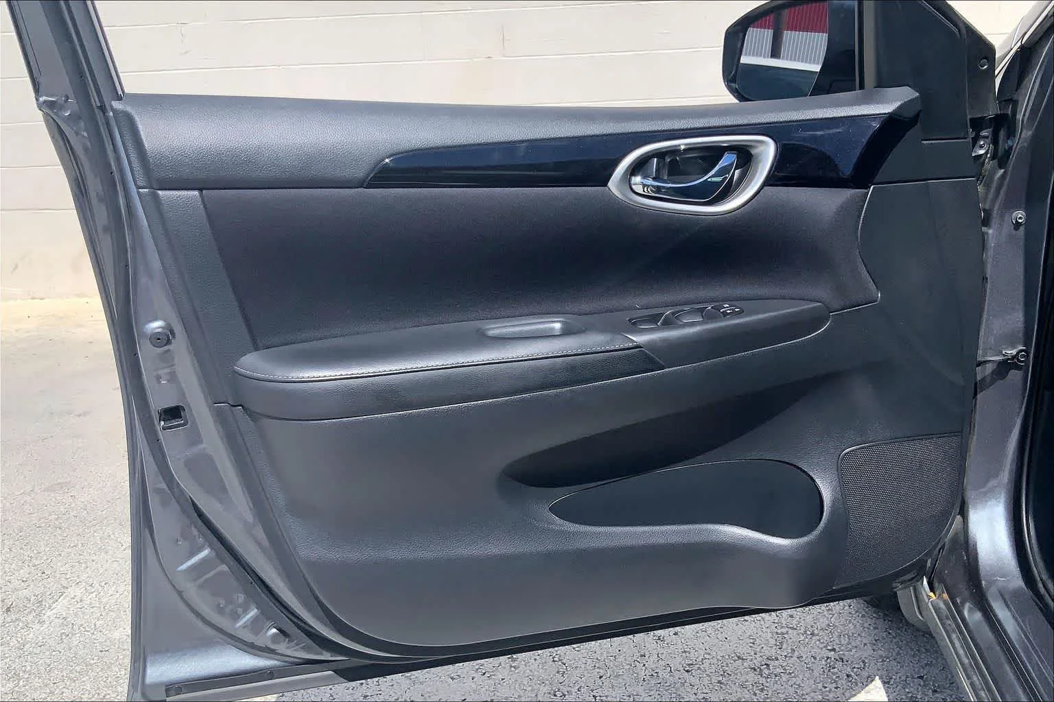 Used 2018 Gray/gray Nissan SV image 27