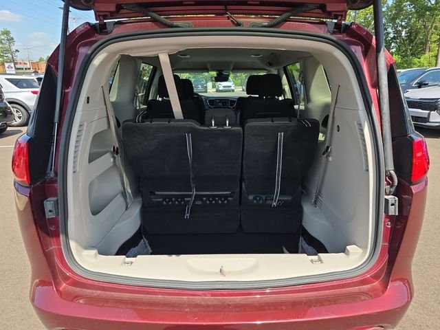 2023 Chrysler Voyager LX - Photo 14