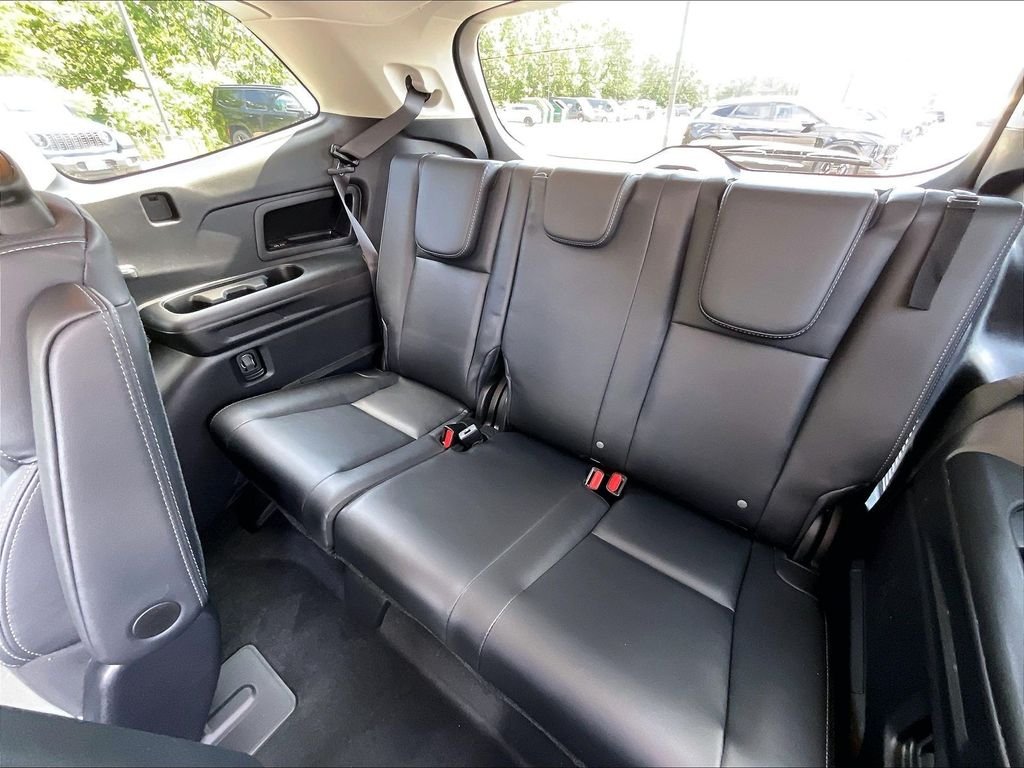 Used 2023 Ice Silver Metallic Subaru Limited image 16