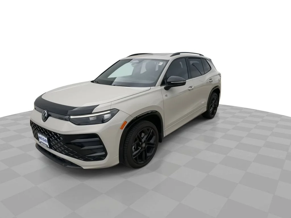 Certified Used 2026  Volkswagen 2.0T SE R-Line Black image 4